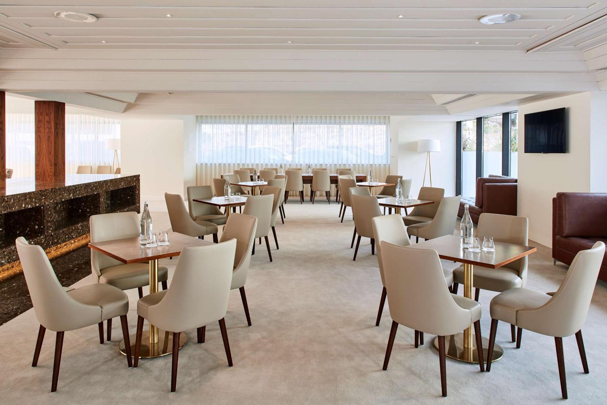 Tivoli Carvoeiro Hotel Carvoeiro  Ngoại thất bức ảnh The lounge at London Heathrow Airport