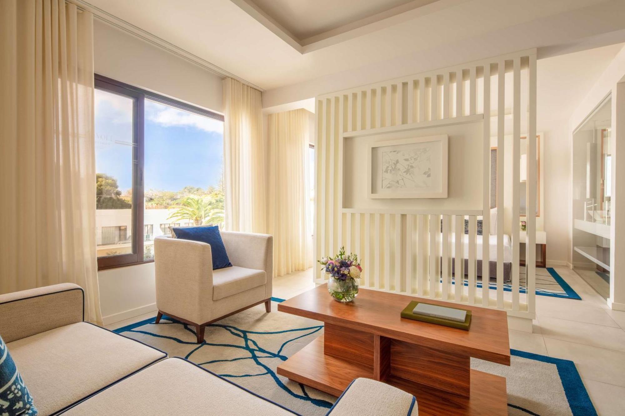 Tivoli Carvoeiro Hotel Carvoeiro  Ngoại thất bức ảnh A suite at the hotel