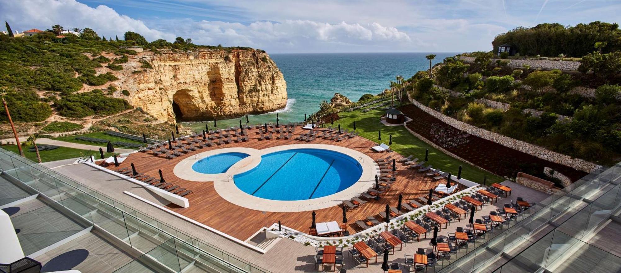 Tivoli Carvoeiro Hotel Carvoeiro  Ngoại thất bức ảnh The swimming pool at the cliff-top hotel