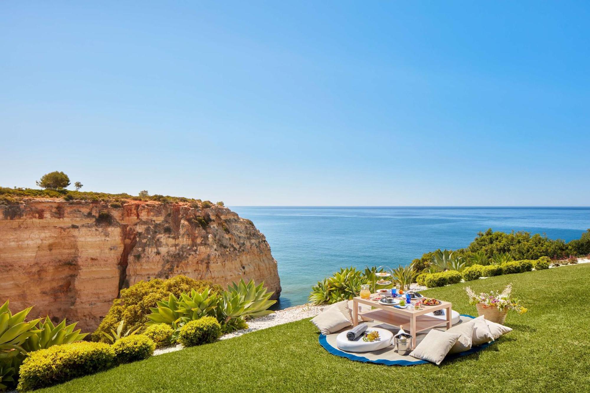 Tivoli Carvoeiro Hotel Carvoeiro  Ngoại thất bức ảnh The cliffside gardens at the resort