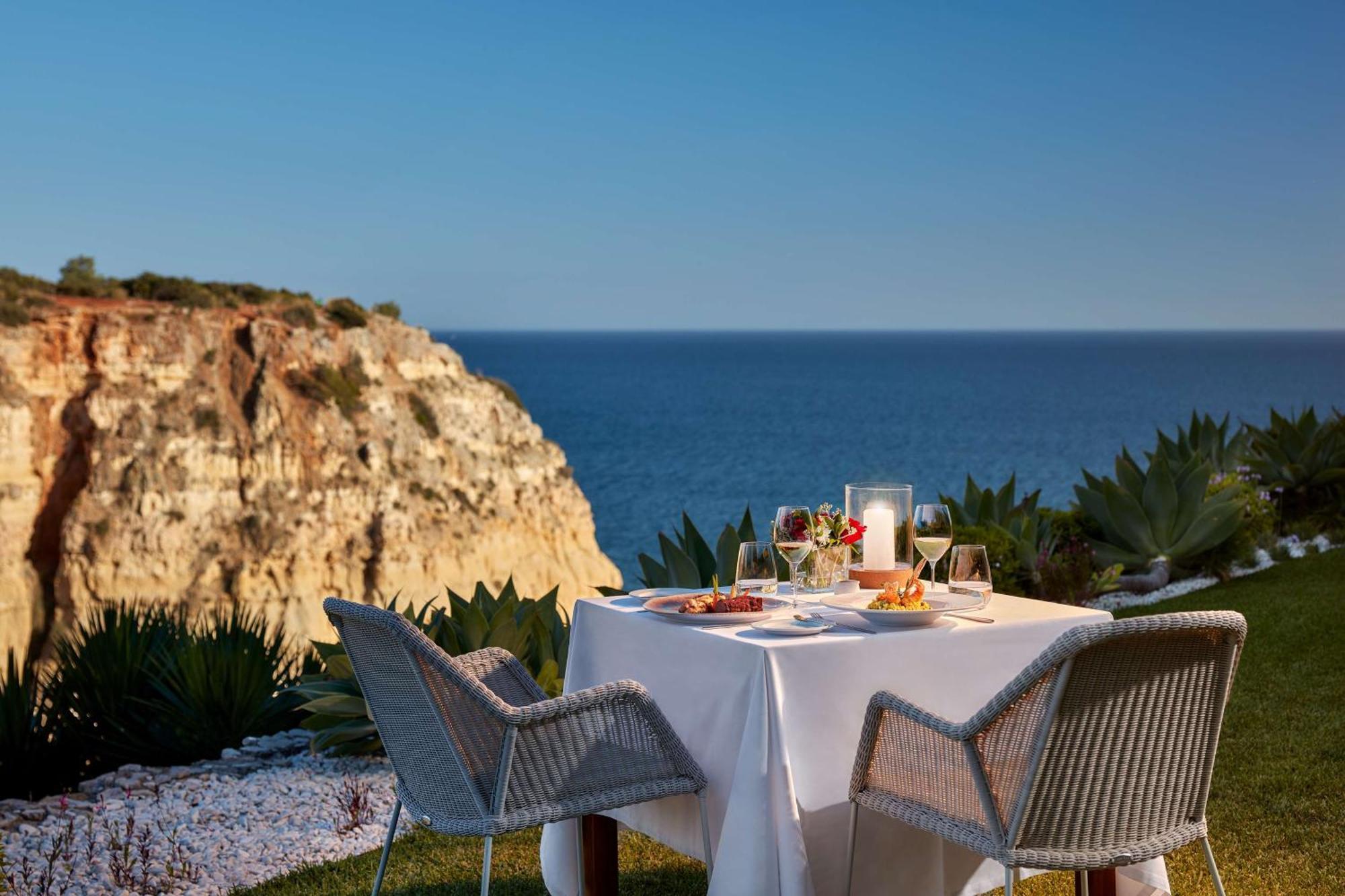 Tivoli Carvoeiro Hotel Carvoeiro  Ngoại thất bức ảnh The cliffside restaurant at the resort